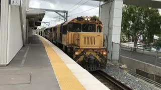 Watco Australia 2358 and WRC2202 lead 6835 loaded grain train Through Yeronga towards port 10/11/25