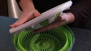 Collapsible Salad Spinner - Kitchen Gadget Demo Video - Progressive&reg; International