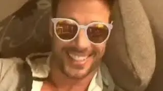 ASI SE DIVIERTEN WILLIAM LEVY Y SU HIJO CHRISTOPHER