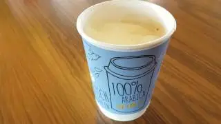Becher Latte Macchiato bei McDonalds