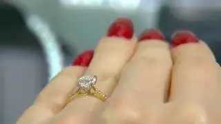 Classic 18 Karat Gold Round Cut Diamond Side Stone Engagement Ring SD008