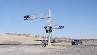 How long freight trains can travel while transporting containers #train #travel 🚆