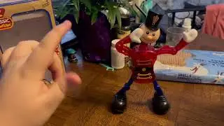 The Best Buddies Hand Show: The Toy Museum - Z Classic WindUps' Christopher Clip