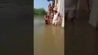 polio women walking around the water 💦💦💦💦💦