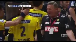 Andy Schmid mit dem H&uuml;ftwurf-Tor und riesiger Erleichterung beim L&ouml;wen-Team