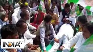 Watch: JD(U) MLA gets his legs massaged by party workers at Nitish Kumar's rally