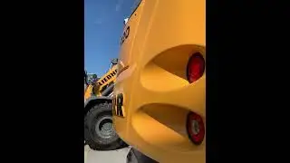 Liebherr 920: The dance of power and grace! 🚜💨 Plus, seamless power with spare parts from Turkey.