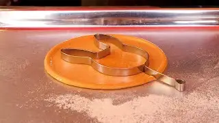 Korean Traditional Sugar Candy (Dalgona) - Korean Street Food