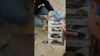 Toyzz Shop kovalar herkes bu sefer ara&ccedil;lar yerlerde, sizlerde hangileri var?  #araba #hotwheels
