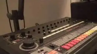 Happy 808 day (Roland TR808 and space echo)