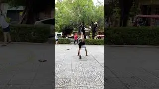 SMOOTH SHUTTLE CONTROL 💫 No Drop #ShuttleKick #shuttlecock  #streetskills  #shorts  #hackysack
