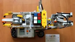 LEGO&reg; MINDSTORMS&reg; NXT robot Rubik's Cube&reg; solver by David Gilday