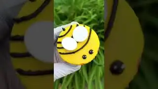 Super Cute Bee Cupcake! #shorts