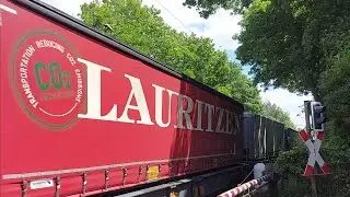 Bahnübergang im Krugfeld Hildesheim Züge am Sonntag 13.6.2021 Güterzüge, Metronom Umleiter