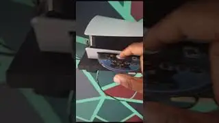 ps5 just makes a clicking sound after inserting the disc and doesn't read