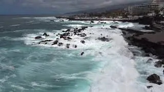 TENERIFE Puerto de la Cruz vague