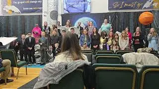 Choir sining at church ⛪️ ☺️✨️