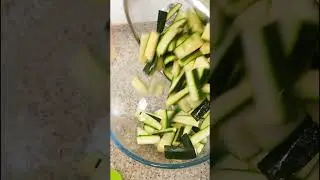 Закуска из свежих кабачков/цукини за 5 минут!#закуска #ленивыерецептысаннойдашевской #цукини