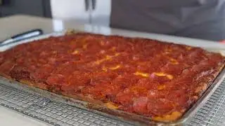 Transform your sourdough discard into delicious pizza dough! 🍕