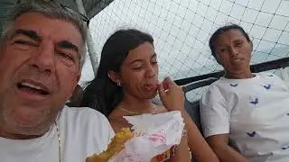 JOARES SALVADOR BAHIA COMENDO ABAR&Aacute; TEMPERADO UMA MASSA DE ARACAJE DE F&Eacute;RIAS COM FAM&Iacute;LIA 11/01/25
