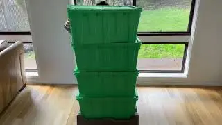 Stacking moving crates