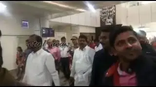 Telangana CM KCR Recieves Grand welcome in Vizag Airport