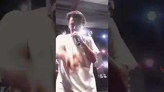 Norm Ender kameraya dikleniyor