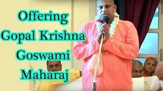 Offering  by Kamal Lochan Prabhu to Gopal Krishna Goswami Maharaj at ISKCON Juhu 2016