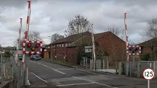 (Halogen Wigwags) Fenny Stratford Level Crossing, Buckinghamshire (23/02/24)