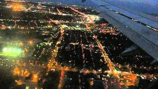 Atterissage d'un vol à l'aéroport Pierre-Trudeau (Montréal, Canada, YUL) en fin de soirée