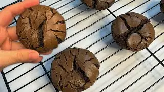How to Make Chocolate Crinkle Cookies