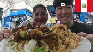 🇵🇪 Una señora peruana me llevó al mercado… y terminé comiendo tallarín 🍜