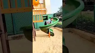 Aise Slide Kaun Karta Hai🤣🤣#sakshi #kidsvideo #youtuber #video #viral #vlog#cute #masti #park#slide