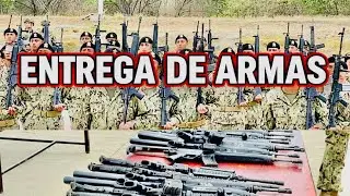 Armamento naval en acci&oacute;n: operaci&oacute;n  de la Armada en la entrega de armas a los conscriptos. 