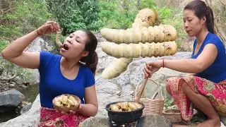 Finding and meet with a wooden worm cook with peppers for food - Cook wooden worm eat delicious #142
