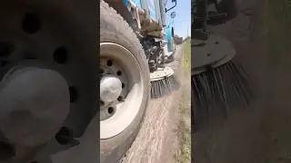 Less dirt, less disruption, better workflow! 🧹🧹&bull;#StreetSweeper#Debris#CleanUp#Sweeping#CleanSite