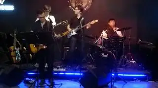 Apache (The Shadows cover - Kings & Barrels open jam 04/07/2017)