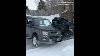 Watch how did Buffalo police remove vehicles stuck during major blizzard