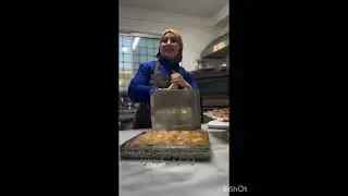 تعلمي كيفاش ديري مكسرات وفرينة وعسل في بقلاوة قاعدة شاف ليندة في نجاح بقلاوة وجيك طالعة ♥️🇩🇿