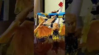 lego Jay est&aacute; ense&ntilde;ando su poder de rayo de color amarillo