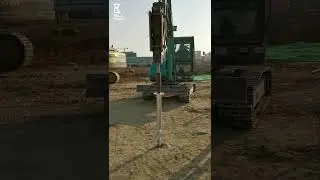 😎 How a pile driver drills a helical ground screw into the soil.