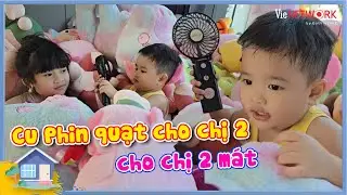 Cu Phin cầm quạt cho chị 2 Bảo Nhi, mẹ Quỳnh Quỳnh mặc áo rách nên đòi ra quán bán kiếm tiền mua áo