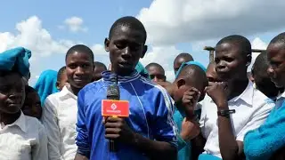 MWANAFUNZI MWENYE KIPAJI CHA KUIMBA AWAPAGAWISHA WANAFUNZI MABAWE SEC