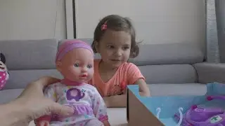 Развивающее видео для детей Доктор Mika Miracle лечит малыша Baby Doll Уход за детьми