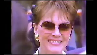JULIE ANDREWS and cringy fans on Hollywood Blvd.