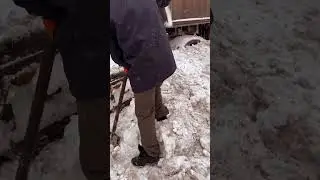 За один день можно откопали фуру из снега