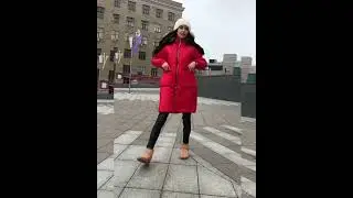Парка с капюшоном красная