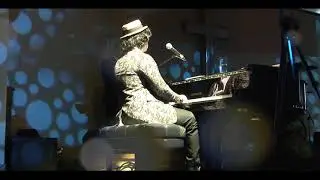 Tiny Dancer (Live) performed by Oliver Harris