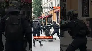 Un #policier d&rsquo;une #CRS tombe pendant une #manifestation contre le #rassemblementnational &agrave; #Paris.