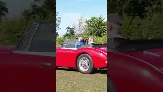 #classic #classiccars #automobile #car #austin #healey #sports #landrover #defender